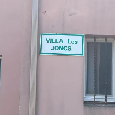 Au Cap D'agde Dans Les Pinedes *