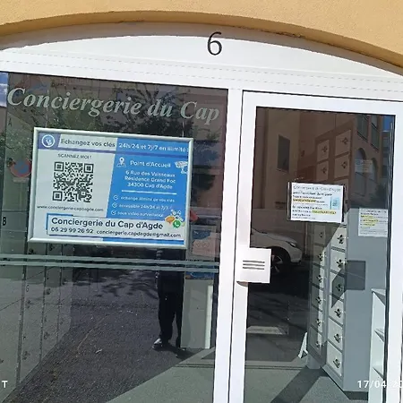 Au Cap D'agde Dans Les Pinedes アグド